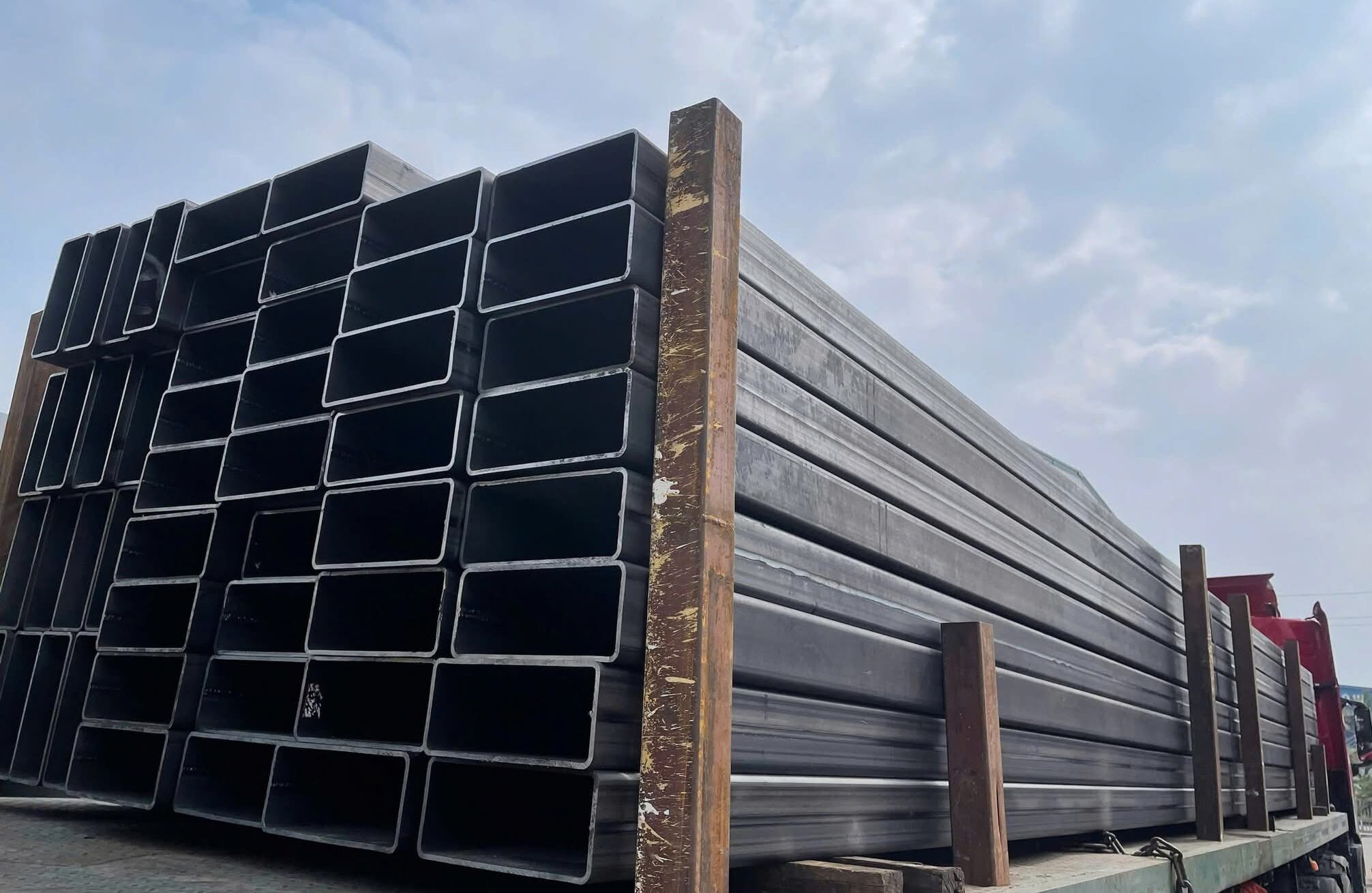 ban-thep-hop-binh-tan-giao-nhanh