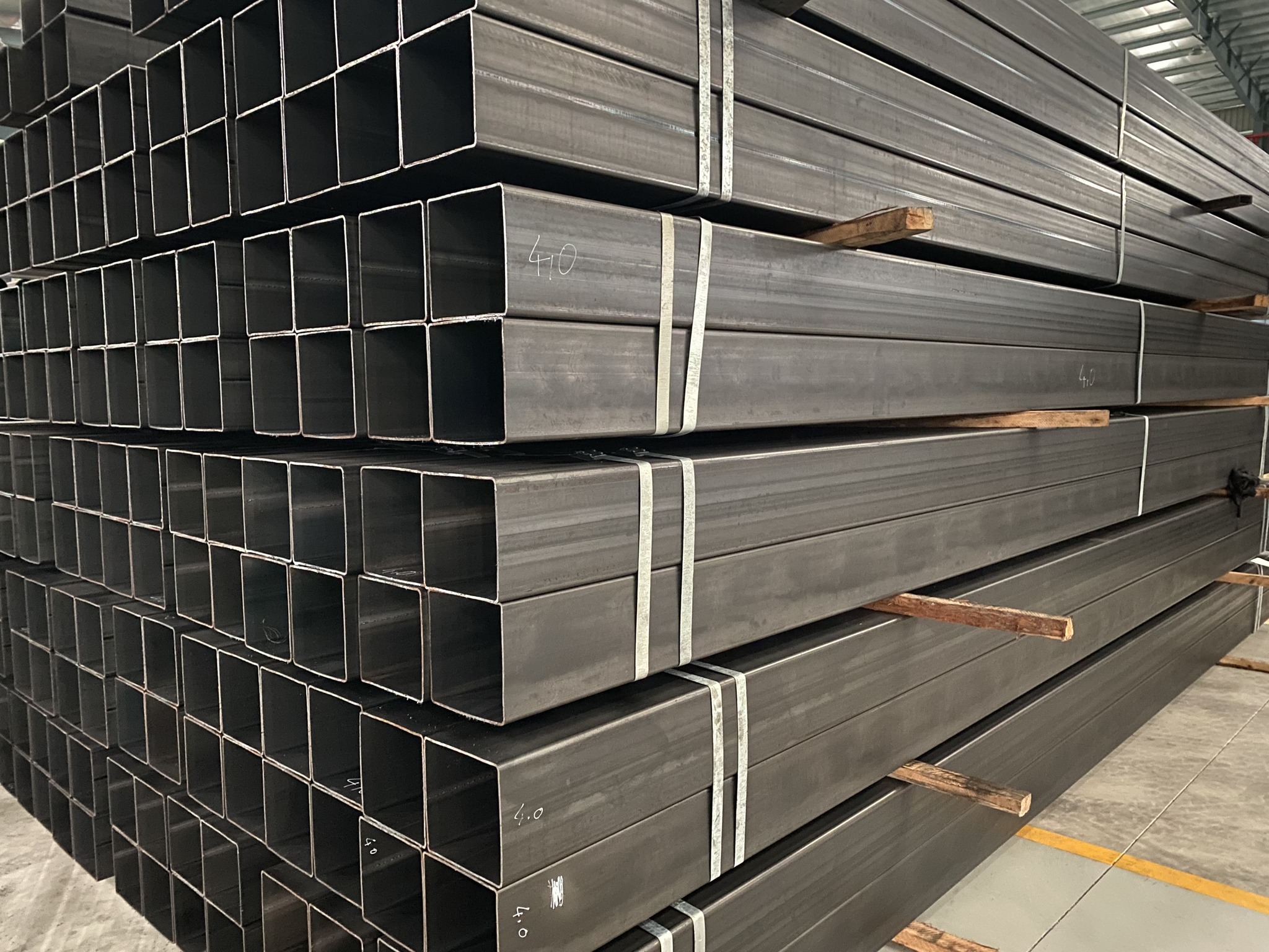 ban-thep-hop-binh-tan-giao-nhanh